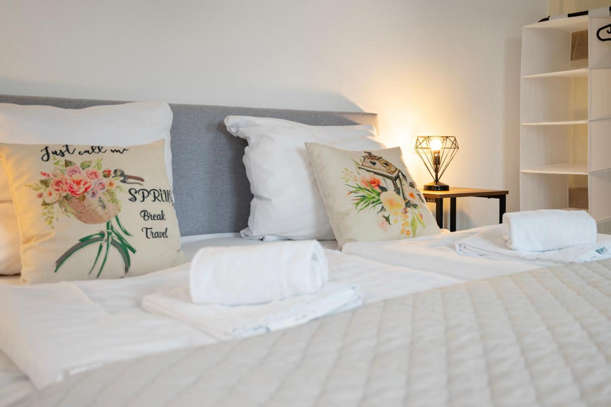 Backhome - Business&Family - Fantastische Schlosslage, Smarttv, Waschtrockner, Netflix, 50Qm, 24H Checkin - Apartment 3 Ludwigsburg Esterno foto
